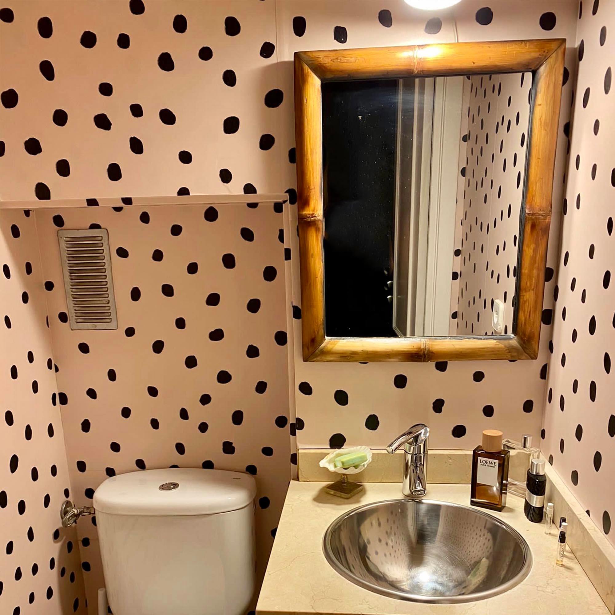 Puntos Irregulares. Papel de Vinilo Autoadhesivo. Disponible en varios colores - vinilaroom