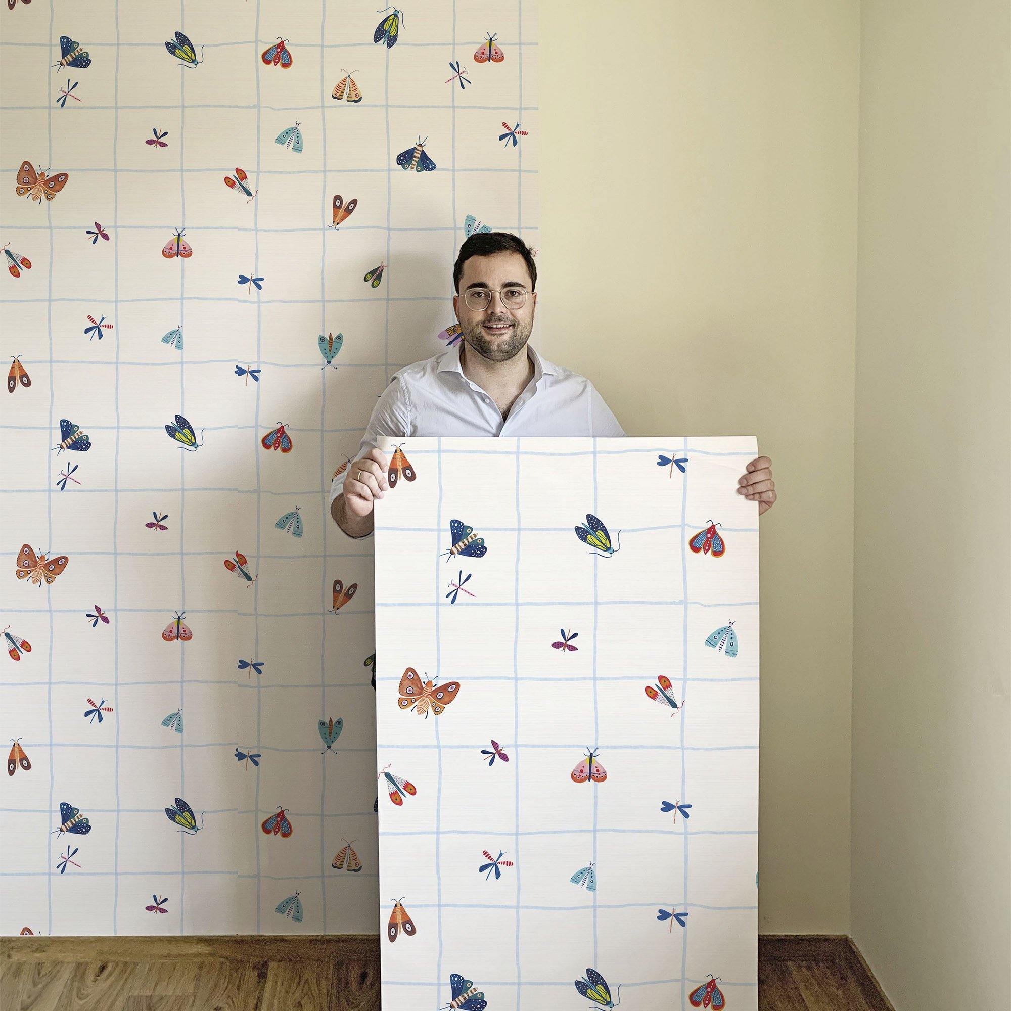 Vinilo MARIPOSARIO NAIF pintado con acuarelas por Magdalena Orlowska. A medida y en varios colores de fondo. - vinilaroom