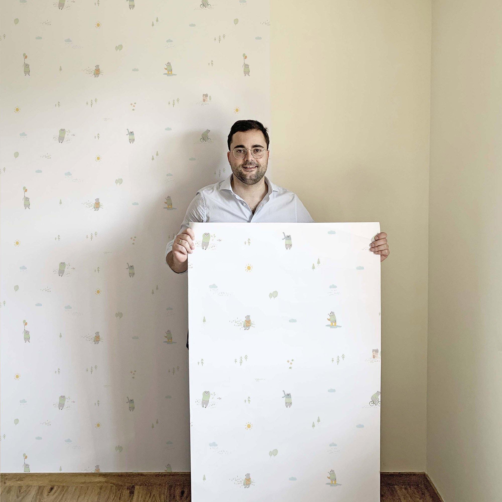 Leo el Oso. Papel de Vinilo Autoadhesivo. Fondo Blanco Roto - vinilaroom