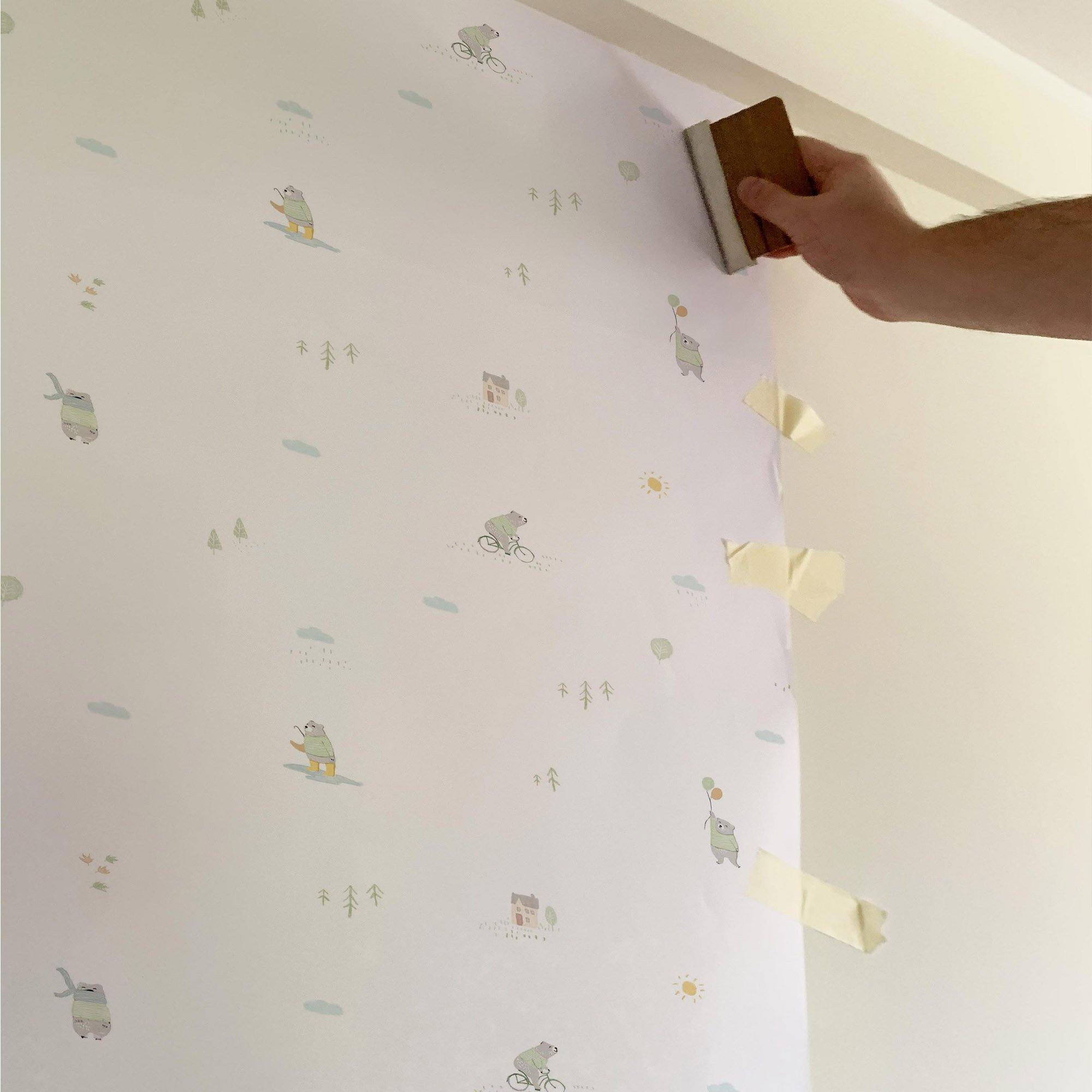 Leo el Oso. Papel de Vinilo Autoadhesivo. Fondo Blanco Roto - vinilaroom