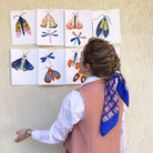 Vinilo MARIPOSARIO NAIF pintado con acuarelas por Magdalena Orlowska. A medida y en varios colores de fondo. - vinilaroom