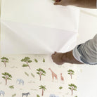 Safari Africano sobre fondo blanco roto. Despégalo y pégalo donde quieras. - vinilaroom