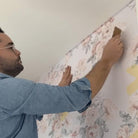 FLORES PRECIOSAS. Papel de vinilo autoadhesivo. Diseñado junto a Noemi Salazar. Disponible en varios colores de fondo. - vinilaroom