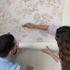 FLORES PRECIOSAS. Papel de vinilo autoadhesivo. Diseñado junto a Noemi Salazar. Disponible en varios colores de fondo. - vinilaroom