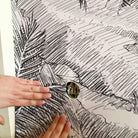 MURAL GRABADO DEL ALTIPLANO. Pintado a tinta por Gerardo Aranguren en colaboración con @alfombrasetnicas. Fondo blanco roto - vinilaroom