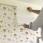 Safari Africano sobre fondo blanco roto. Despégalo y pégalo donde quieras. - vinilaroom